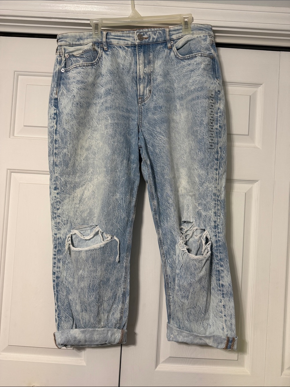 American Eagle Outfitters Light Blue Acid Wash Boyfriend Jeans